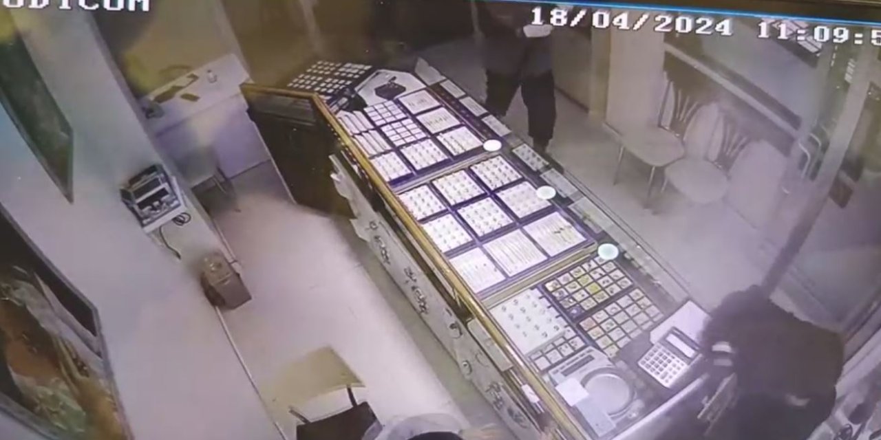 Silahlı Kuyumcu Soygununda Şüpheliler, Gasbettikleri Taksinin Şoförünü Dövüp Bagaja Kilitlemiş