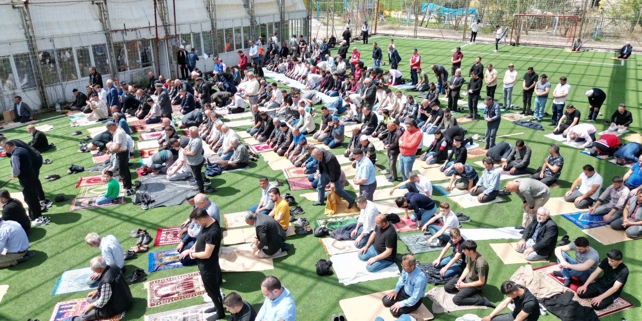 Tokat'ta Depremin Merkez Üssünde Su Kesintisi; Çeşmelerden Su Taşıdılar (2)