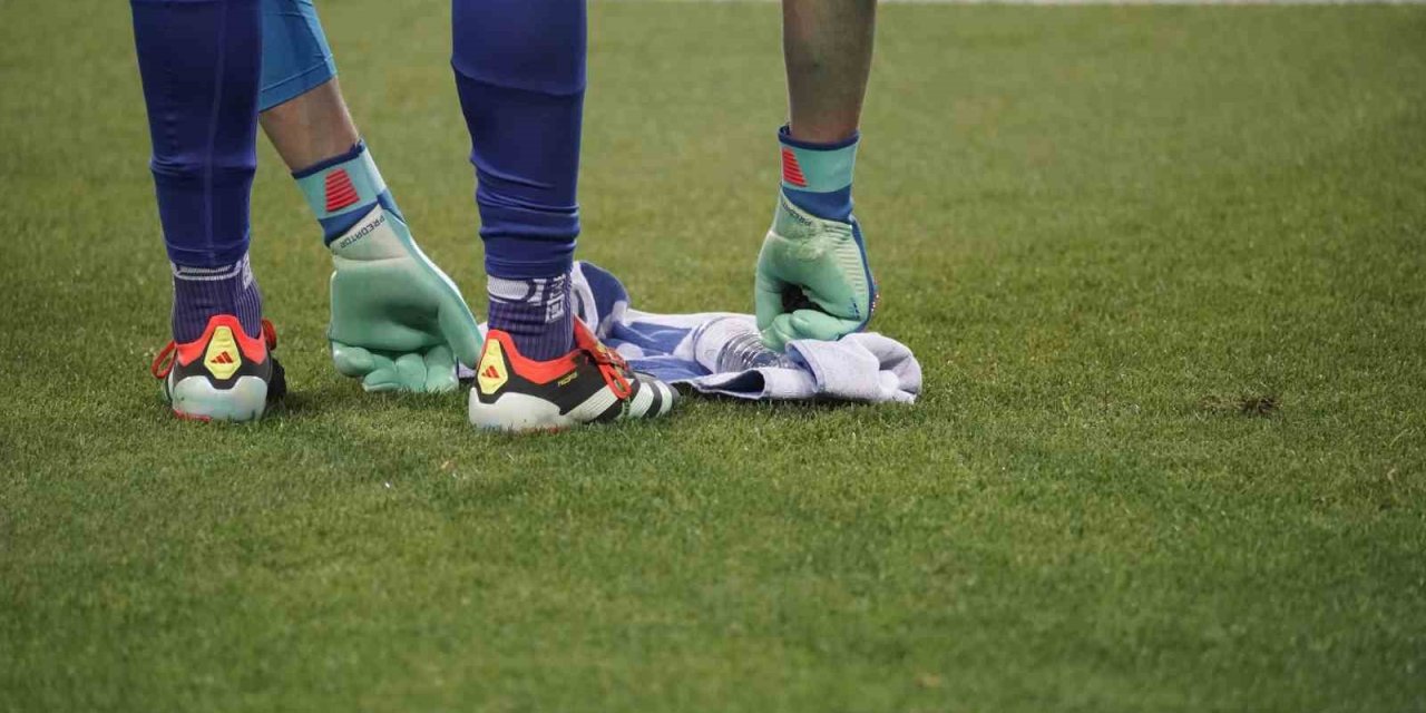 Olympiakos Kalecisi Tzolakis’in Kurtarışlarındaki Ayrıntı Belli Oldu!