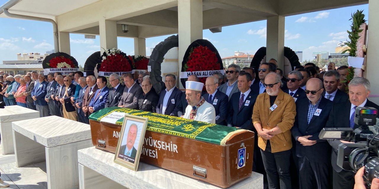 Özgür Özel, Chp Grup Müdürü Bayraktar'ın Cenazesine Katıldı