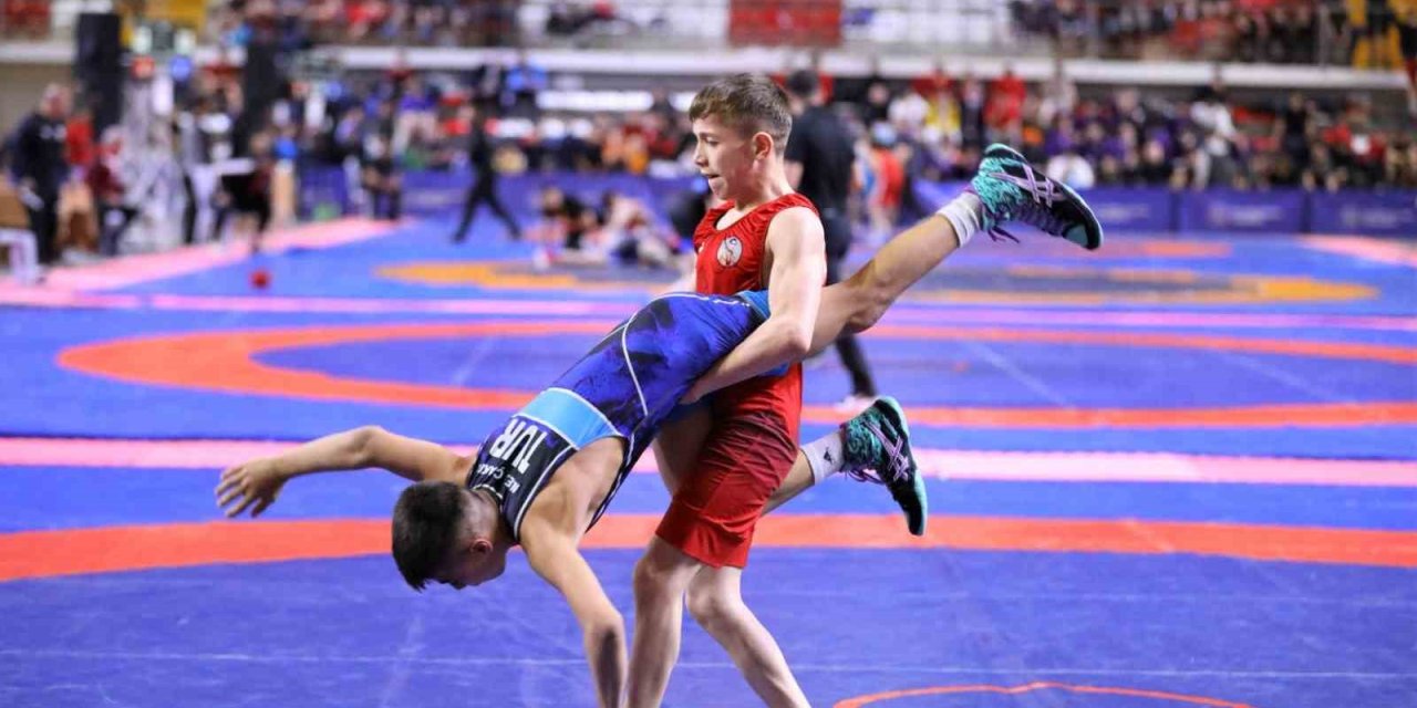 Cenk İldem U15 Erkekler Grekoromen Güreş Türkiye Şampiyonası Devam Ediyor