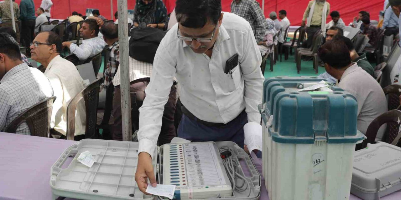 Hindistan, Dünyanın En Büyük Seçimleri İçin Sandık Başında