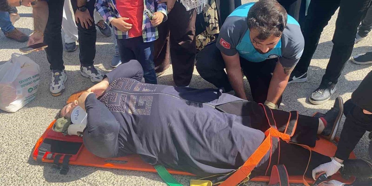 Motosikletin Çarptığı Anne Ve Oğlu Yaralandı