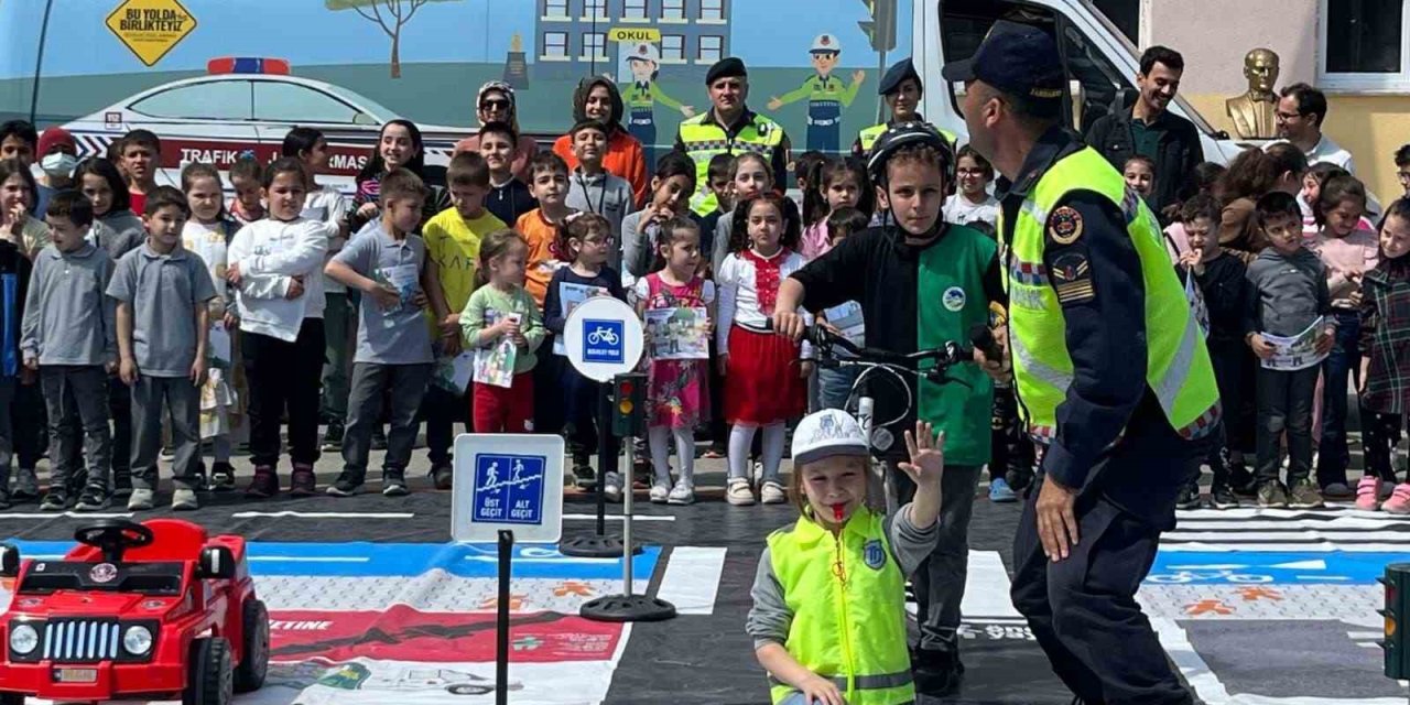 Jandarmadan Miniklere Trafik Eğitimi