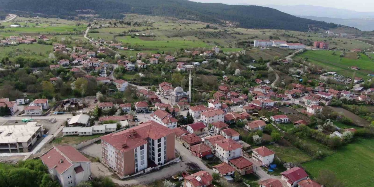 İlçenin Eczane Ve Akaryakıt İstasyonu Eksikliği Giderilecek