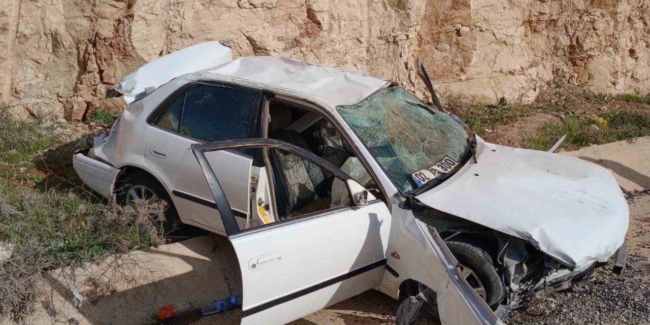 Otomobil Şarampole Yuvarlandı: 1 Yaralı