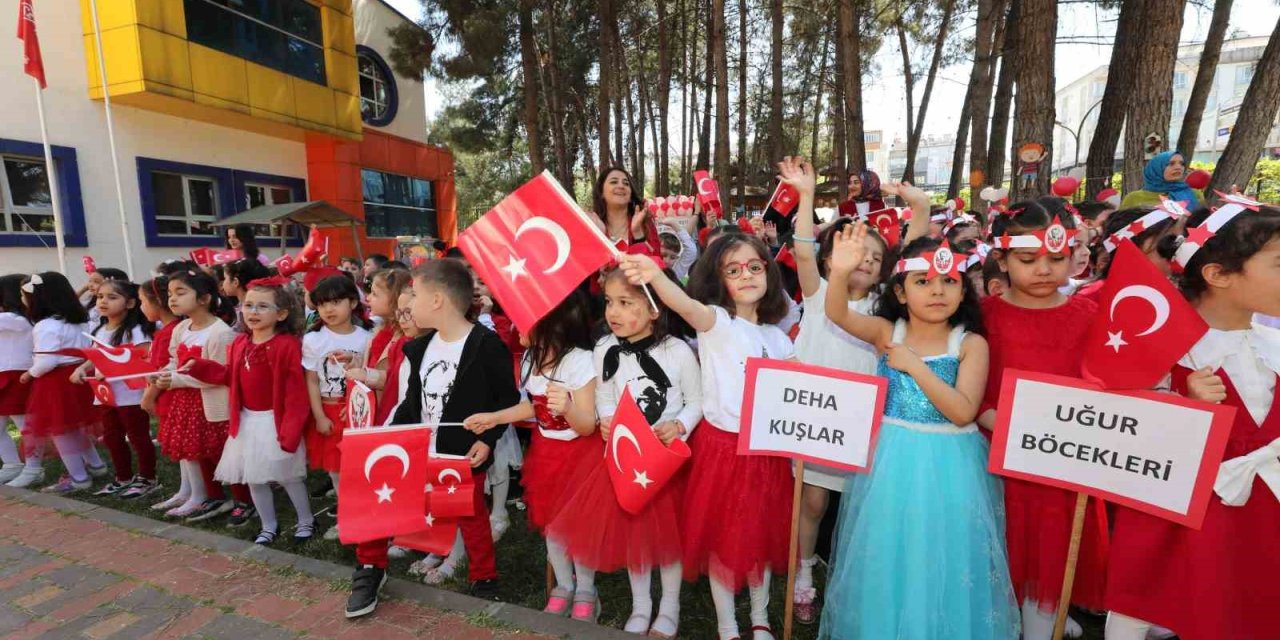 Gaün’lü Minikler 23 Nisan’ı Coşkuyla Kutladı