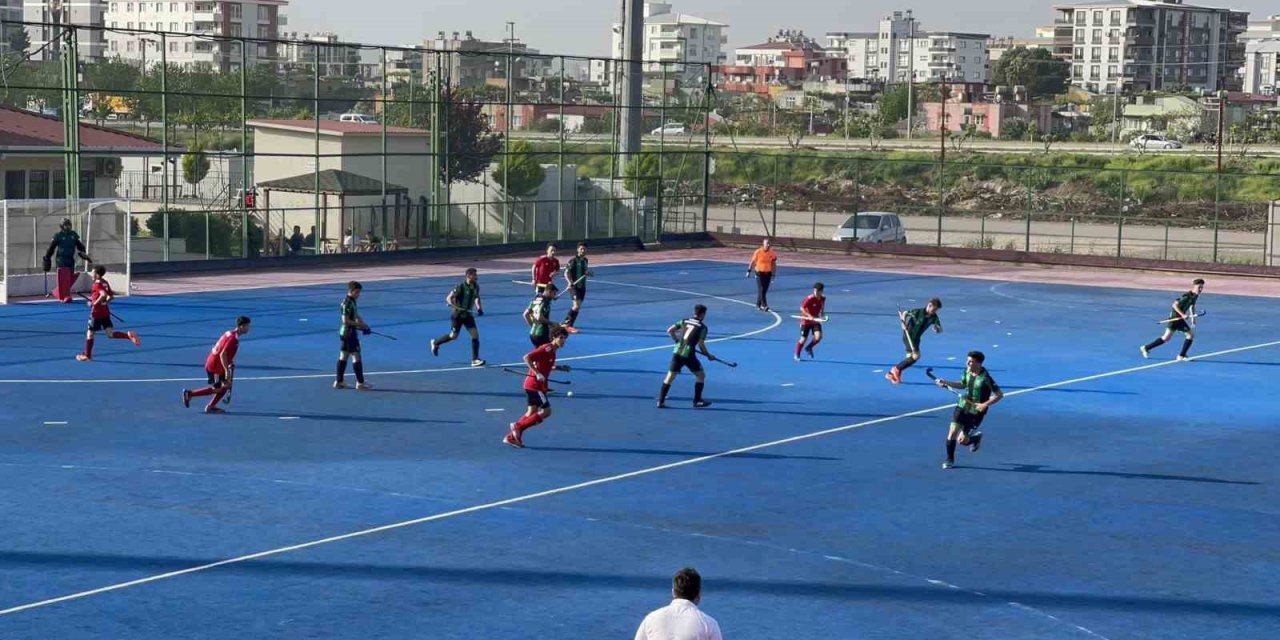Osmaniye’de Erkekler Açık Alan Hokey Süper Lig 1. Etap Maçları Başladı
