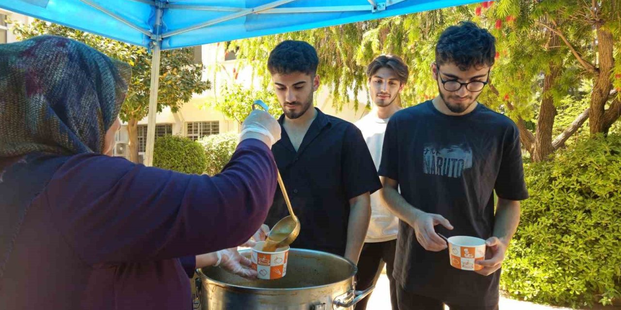 Kepez’den Öğrencilere Çorba İkramı