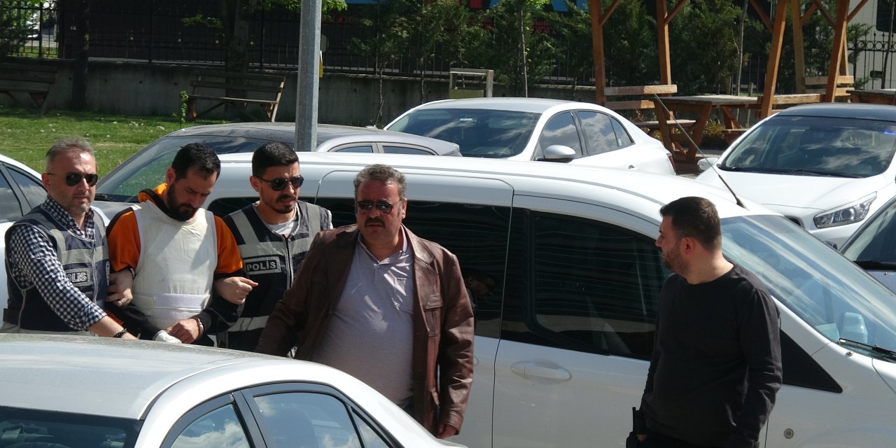 Eşi Ve Kayınpederini Bıçaklayarak Öldürdü(2)