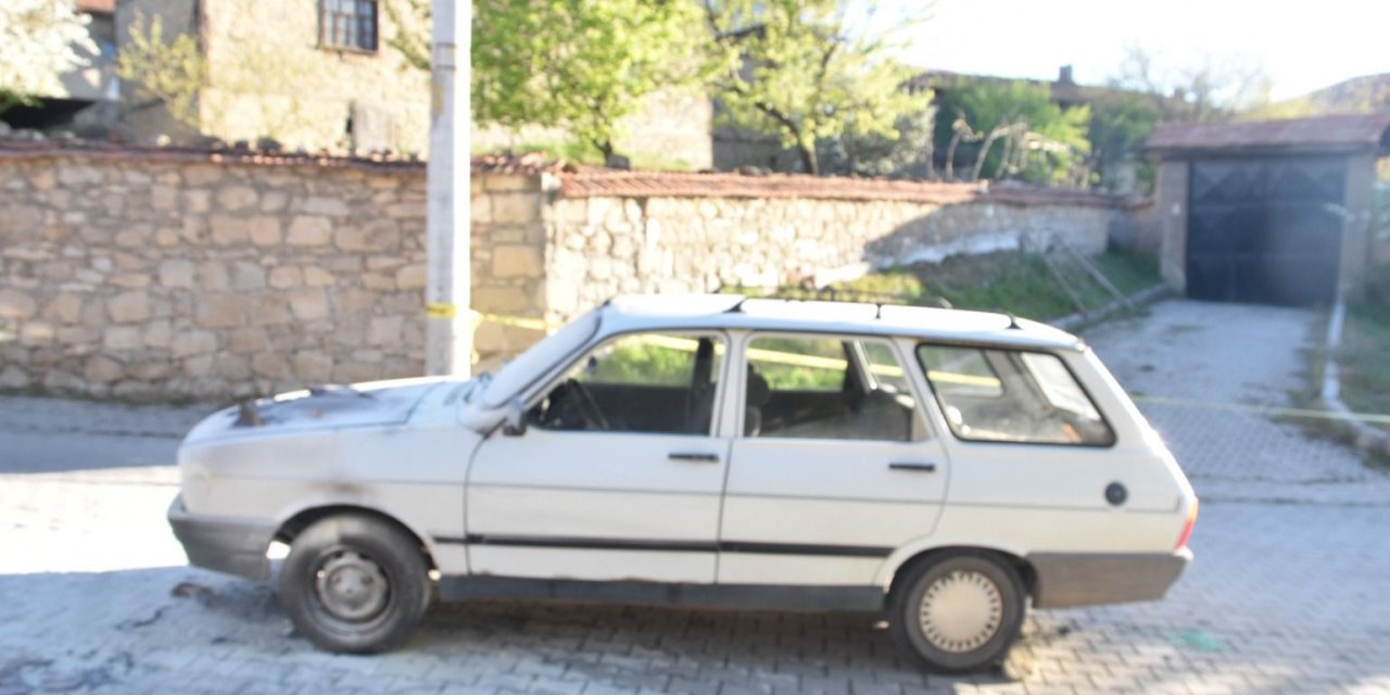 Otomobilinde Çıkan Yangını Söndürmeye Çalışırken, Kalp Krizinden Öldü