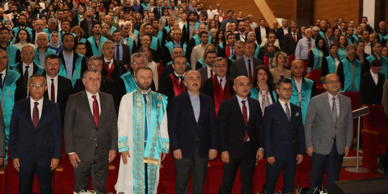 Gençlik ve Spor Bakanı Bak, RTEÜ mezuniyet töreninde konuştu