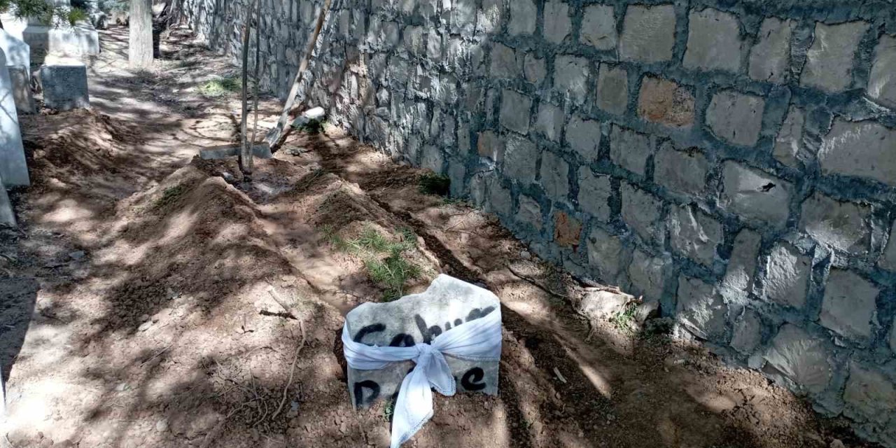 Torunu Tarafından Öldürülen Anneanne Son Yolculuğuna Uğurlandı