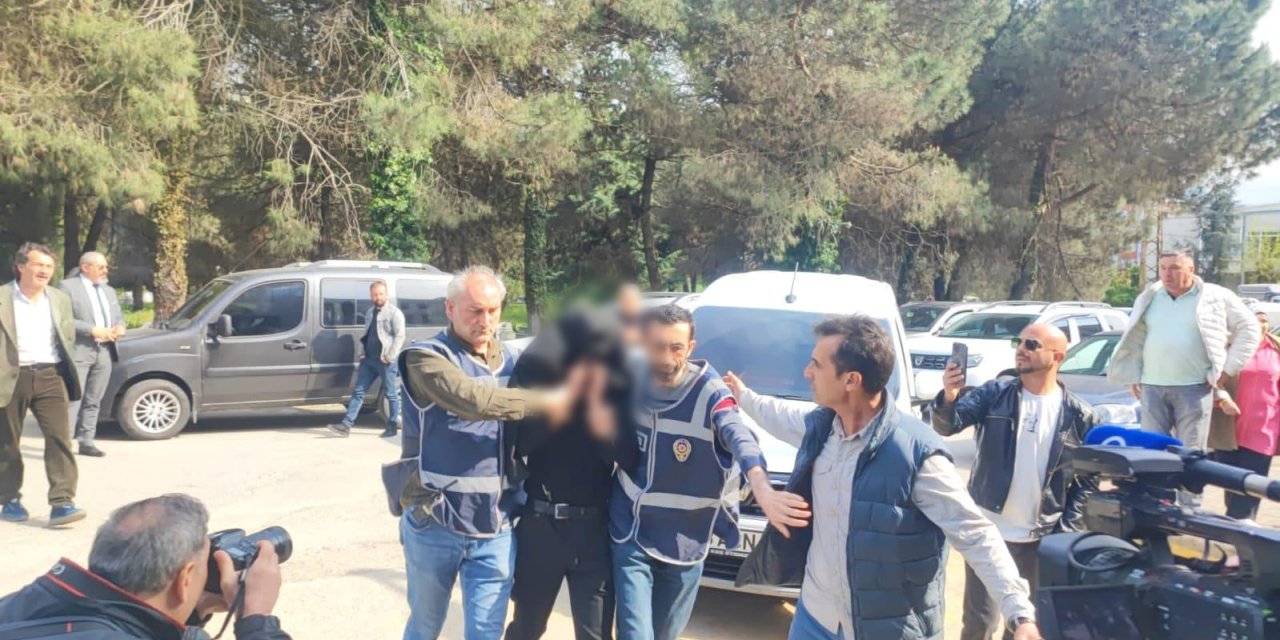 Silahlı Kuyumcu Soygununda Şüpheliler, Gasbettikleri Taksinin Şoförünü Dövüp Bagaja Kilitlemiş (2)