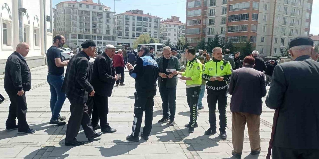 Akyurt İlçe Emniyet Müdürlüğü Ekipleri Vatandaşları Dolandırıcılara Karşı Uyardı