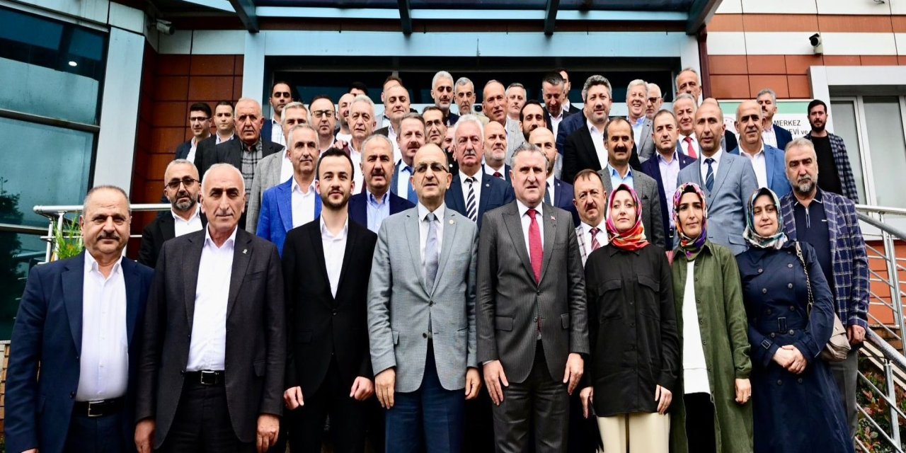 Bakan Osman Aşkın Bak, Rize'de Teşkilatla Bir Araya Geldi