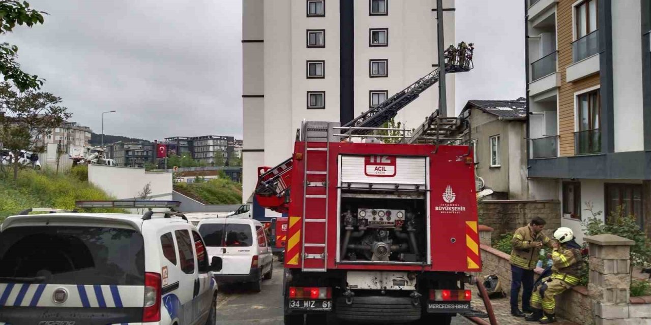 Ümraniye’de İki Katlı Ev Alev Alev Yandı