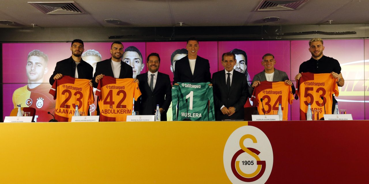 Galatasaray 5 Futbolcusuyla Sözleşme Yeniledi