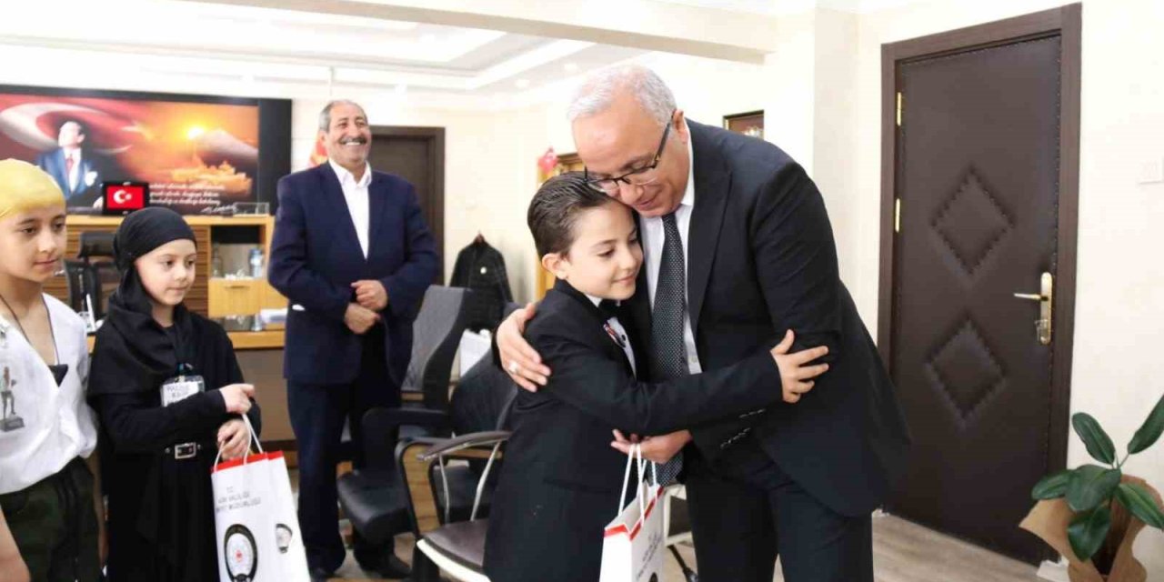 Ağrı Emniyet Müdürü İpar, İlkokul Öğrencilerini Ağırladı