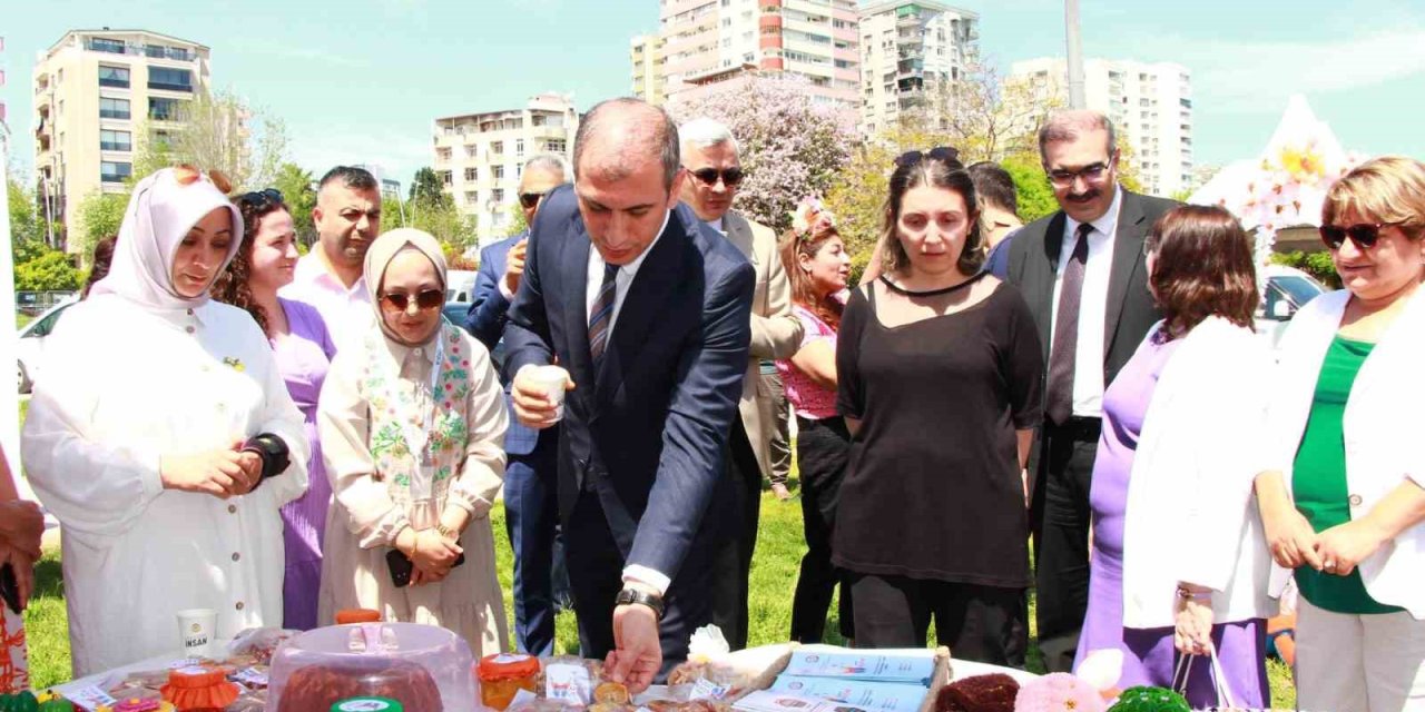 Dezavantajlı Kadınların El Emeği Göz Nuru Ürünleri Karnavalda Sergileniyor