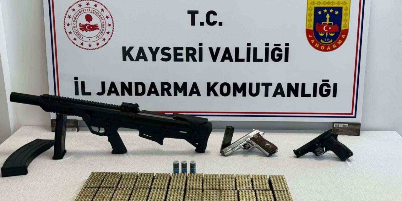 Kaçak Silah Ticareti Yapan Şahıs Jandarmadan Kaçamadı