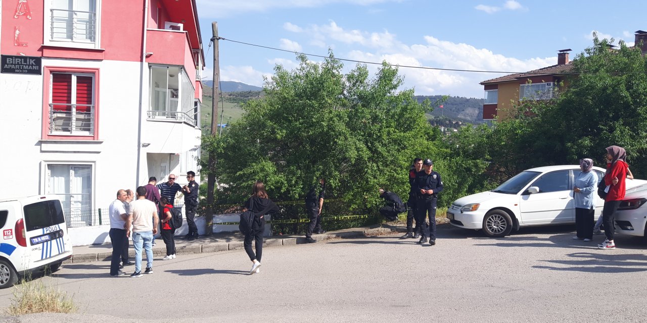 Sokakta Oynarken 10 Metre Yükseklikten Düşen 2 Yaşındaki Ömer Ali, Yaralandı