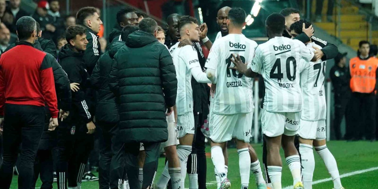 Trendyol Süper Lig: Beşiktaş: 1 - Mke Ankaragücü: 0 (İlk Yarı)