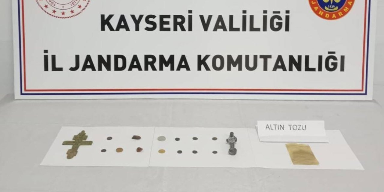 Arama Yapılan Araçtan Çok Sayıda Tarihi Eser Çıktı