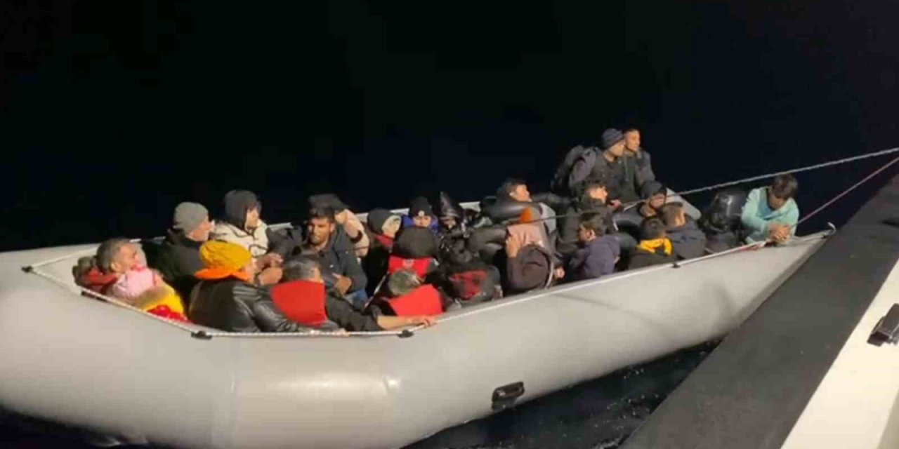 Ayvacık Açıklarında 29 Kaçak Göçmen Yakalandı