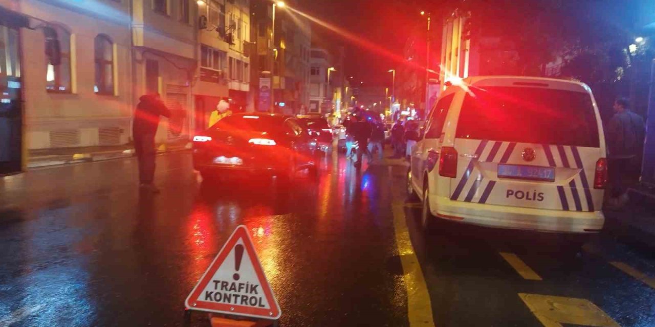 Kadıköy’de Narkotik Köpeği "Giz" İle ’huzur Ve Güven İstanbul’ Uygulaması Yapıldı