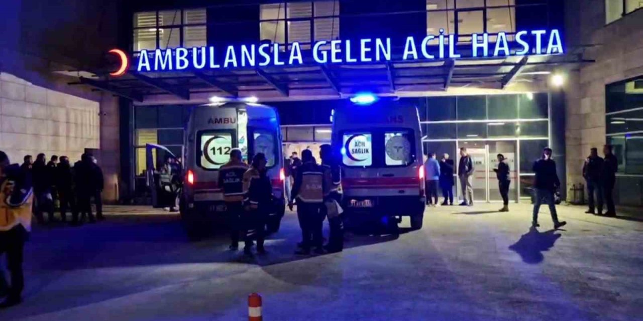 İntihar Etmek İçin 4’üncü Kattan Atlayan Şahıs, Başka Bir Kişinin Üzerine Düştü