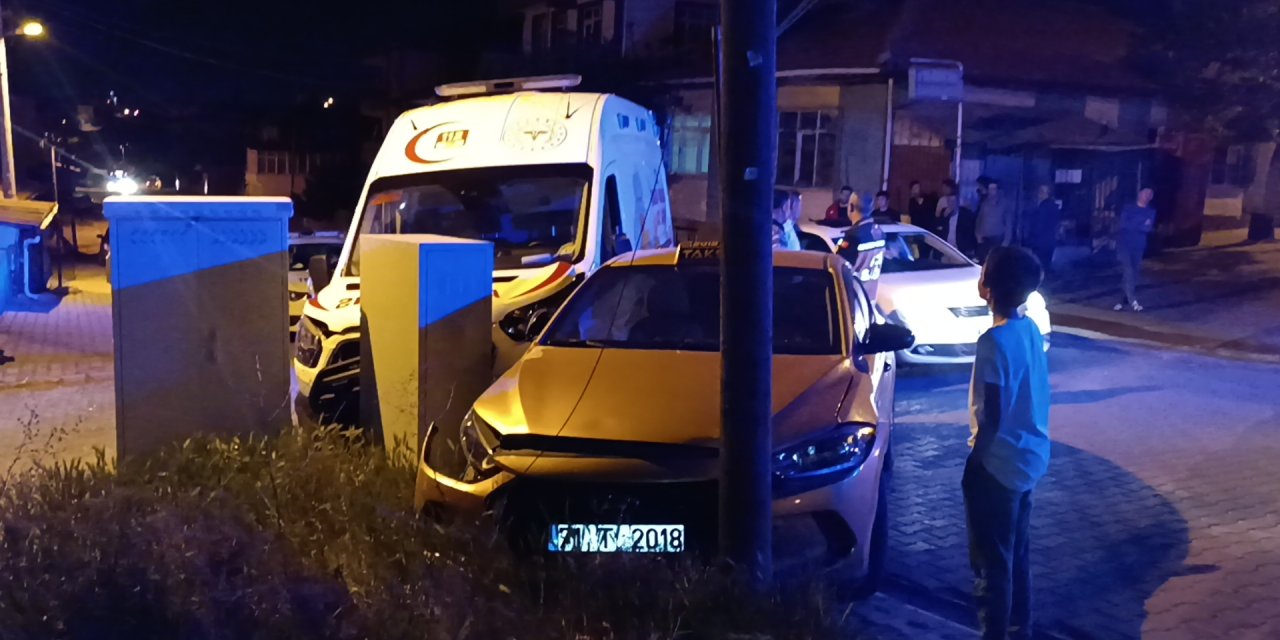Kırıkkale'de Ambulans İle Taksi Çarpıştı: 4 Yaralı