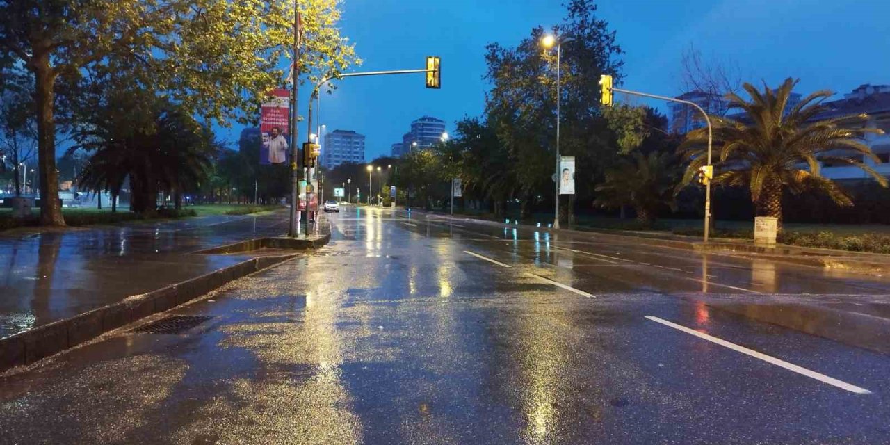 İstanbul’da Sabah Saatlerinde Sağanak Yağış Etkili Oldu