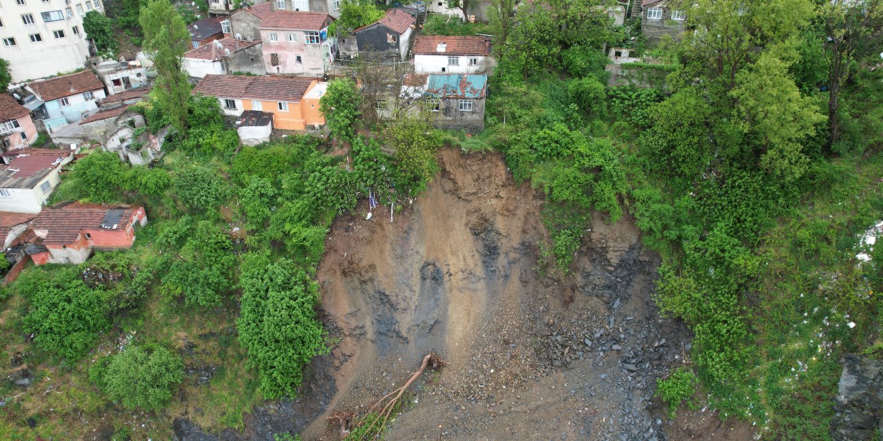 İstanbul - Gaziosmanpaşa'da Toprak Kaymasının Meydana Geldiği Alan Havadan Görüntülendi