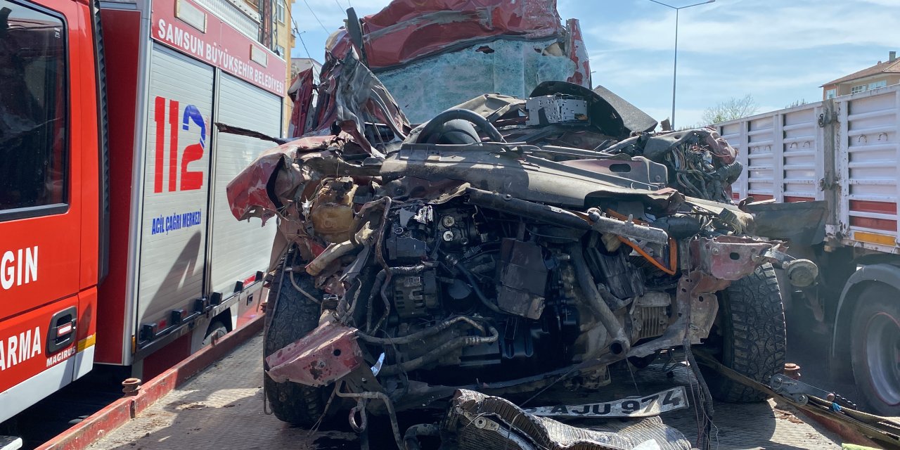 Tır’a Arkadan Çarpan Araçtaki Çift Öldü