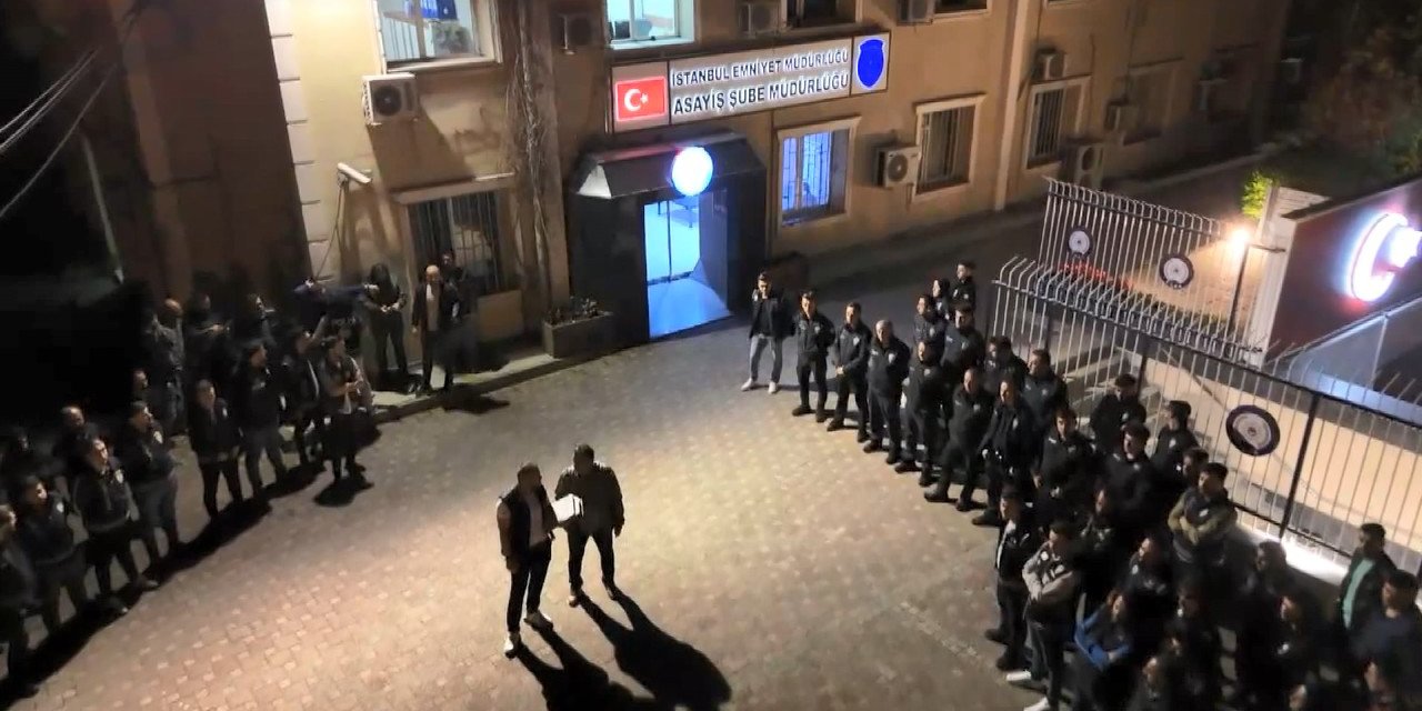 İstanbul- İstanbul'da Bin 800 Polisin Katıldığı Operasyonda 215 Kişi Gözaltına Alındı