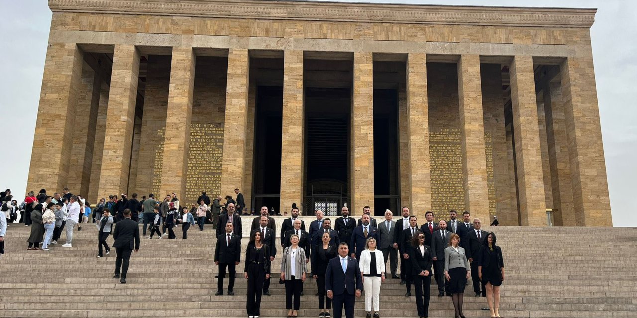 Yerli Ve Milli Parti Başkanı Teoman Mutlu Anıtkabir’i Ziyaret Etti