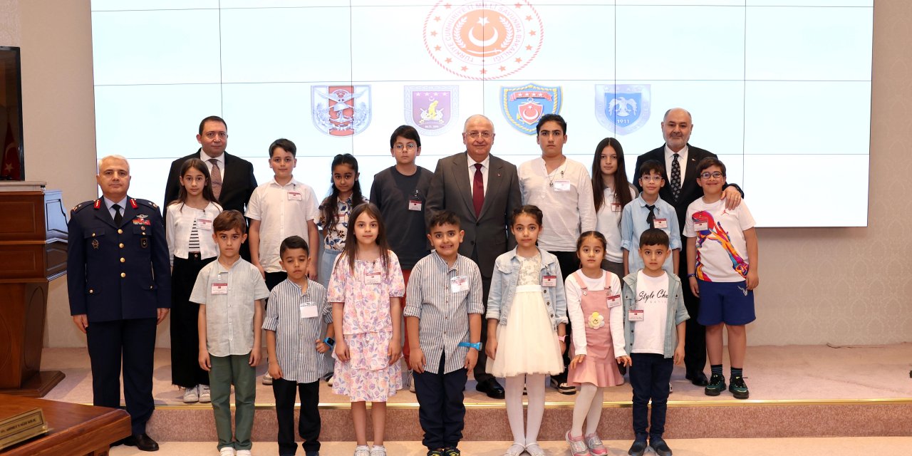 Bakan Güler, Şehit Ve Gazi Çocuklarının Bayramını Kutladı