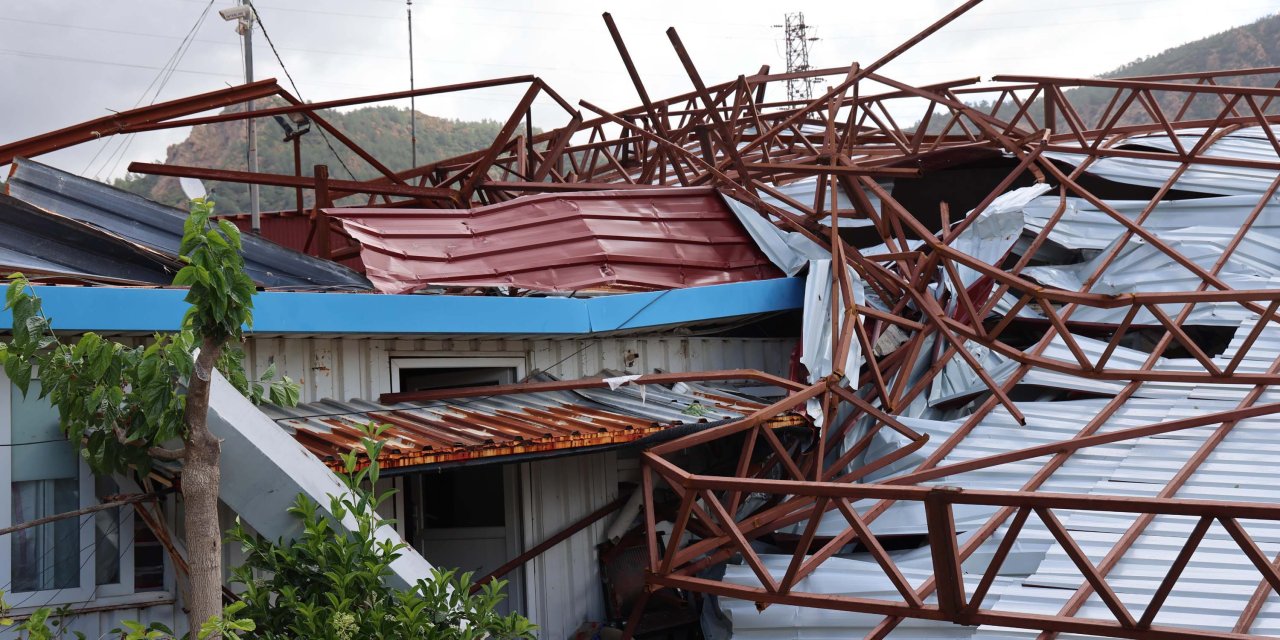 Muğla'da Fırtına, Sağanak Ve Hortum; Ağaçlar Devrildi, Çatılar Uçtu