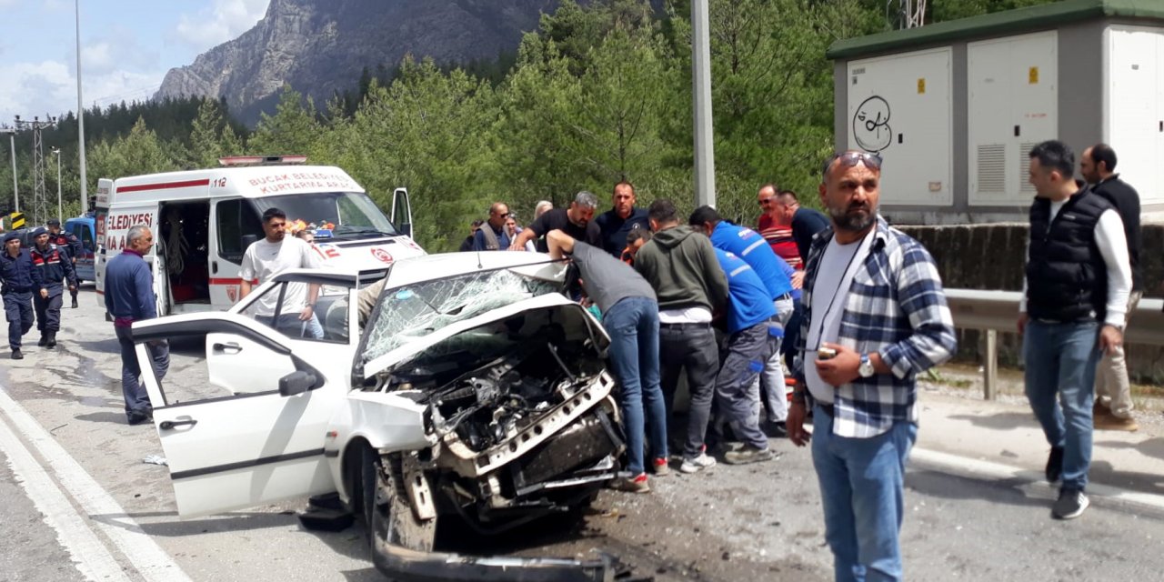 Ciple Otomobil Çarpıştı: 1 Ölü, 7 Yaralı