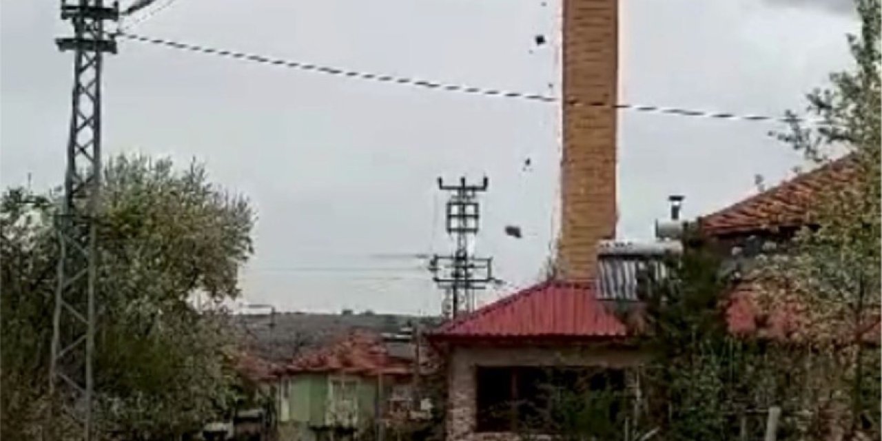 Depremde Hasar Gören Minare, Kontrollü Olarak Yıkıldı