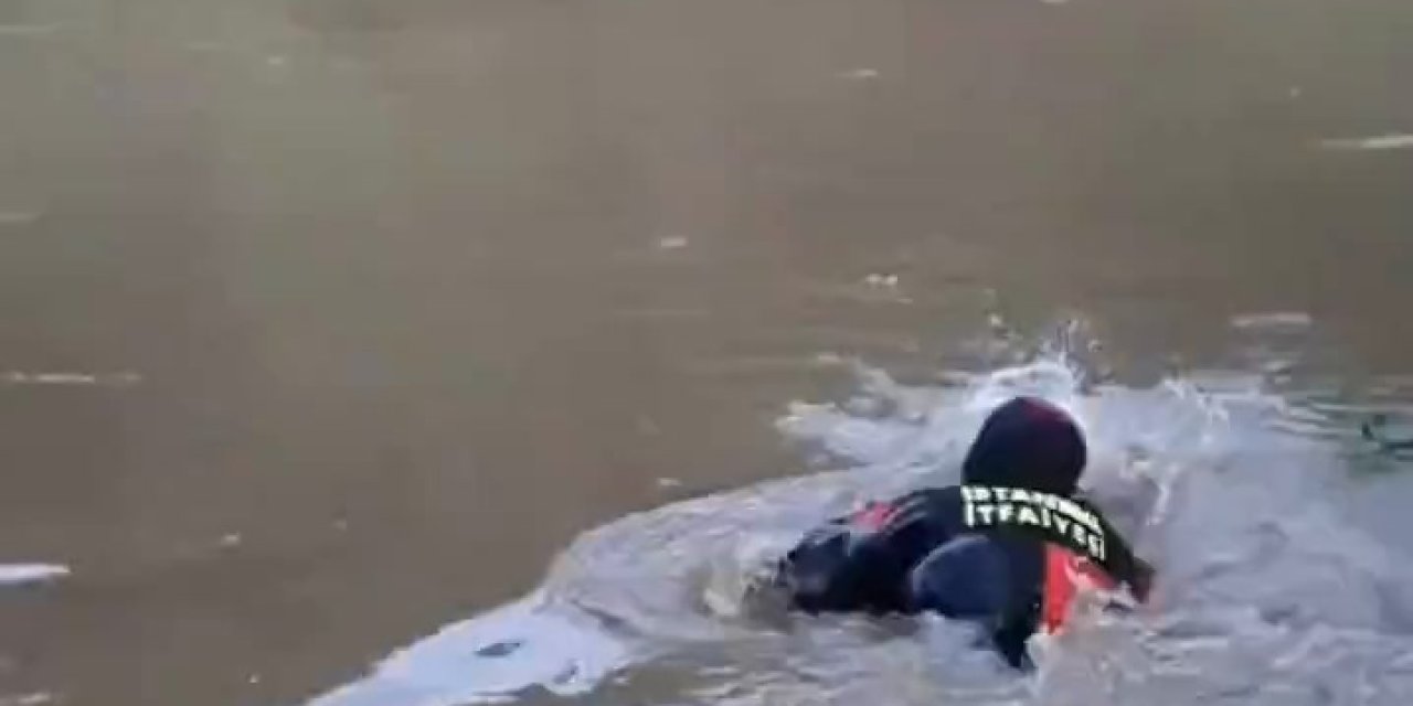 İstanbul - Çatalca'da Dere Kenarında Mahsur Kalan 5 Kişiyi İtfaiye Kurtardı