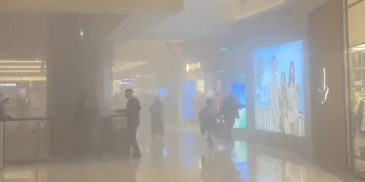 İstanbul - (Geniş Haber) İstinye'de Avm Otoparkında Araç Yangını; Dumanlar Avm'nin İçini Kapladı