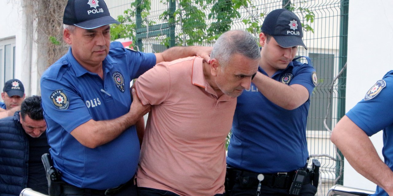 Takiple Durdurulan Kamyonette Polise Silah Çekip Tehdit Eden Belediye Temizlik İşleri Müdürü Tutuklandı