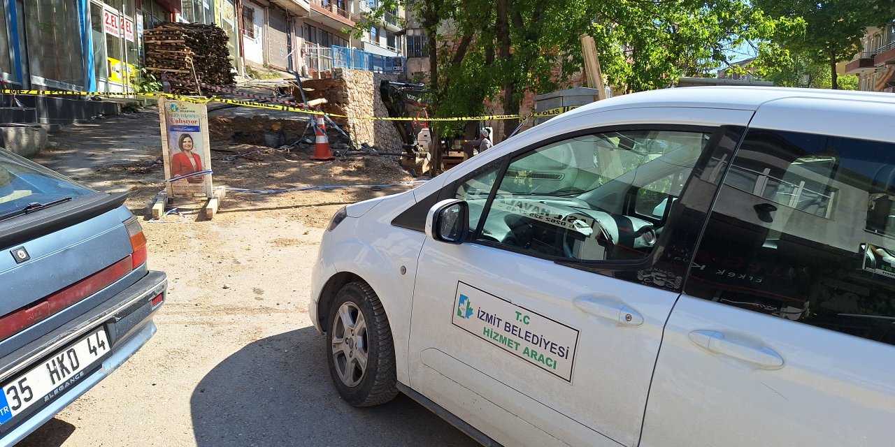 İzmit’te İş Makinesiyle Desteklenen İstinat Duvarında Onarım Başladı