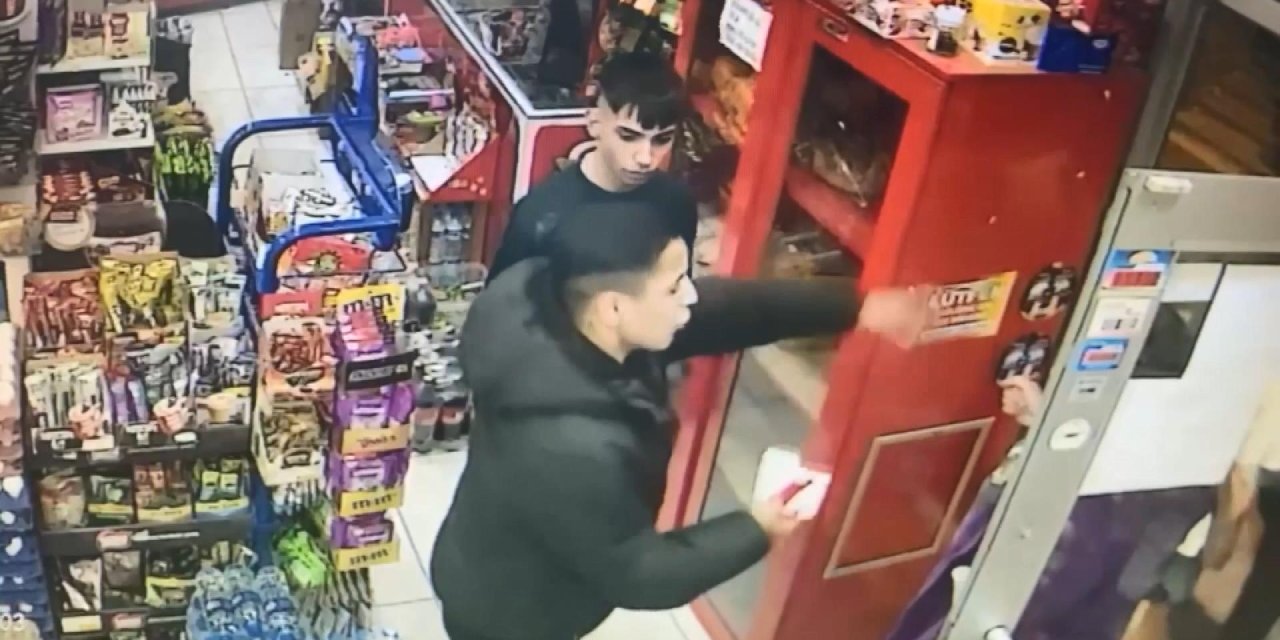 İstanbul - Fatih'te Sopalı İntikam Dayağı Kamerada