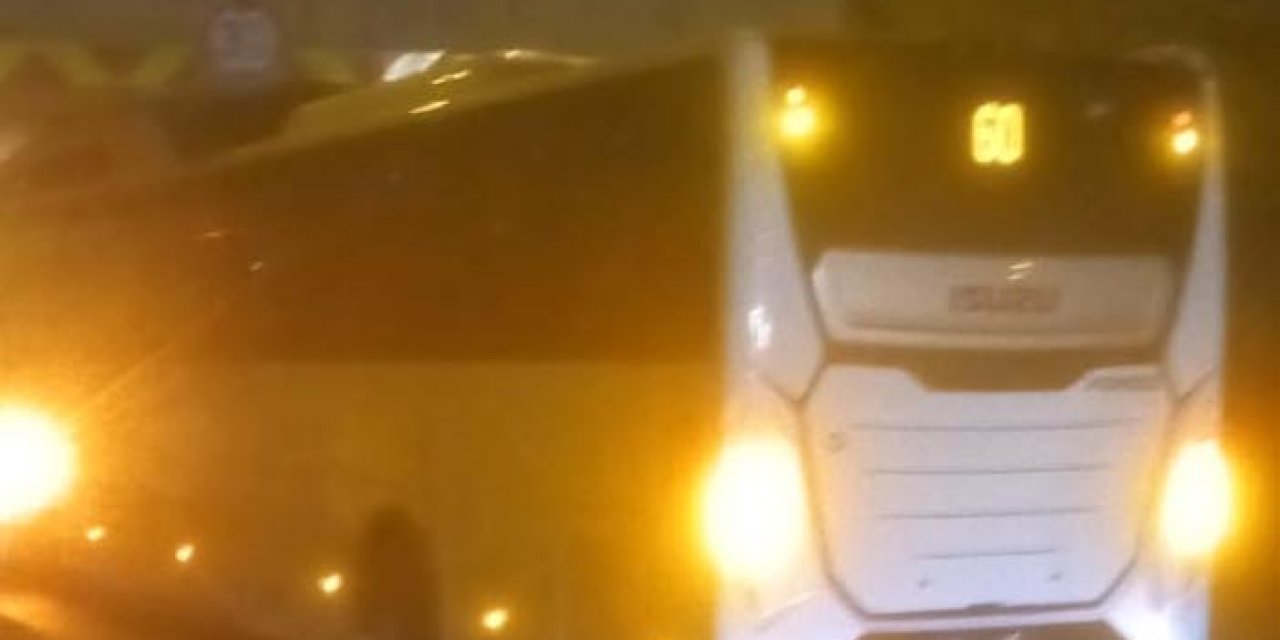 Alt Geçitte Sıkışan Yolcu Otobüsü, Lastikleri İndirilerek Kurtarıldı