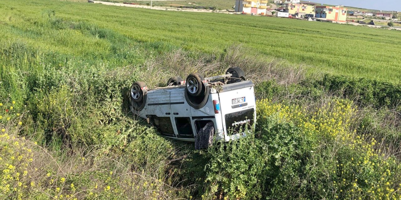 Gaziantep'te Hafif Ticari Araç, Ters Döndü; 6 Yaralı