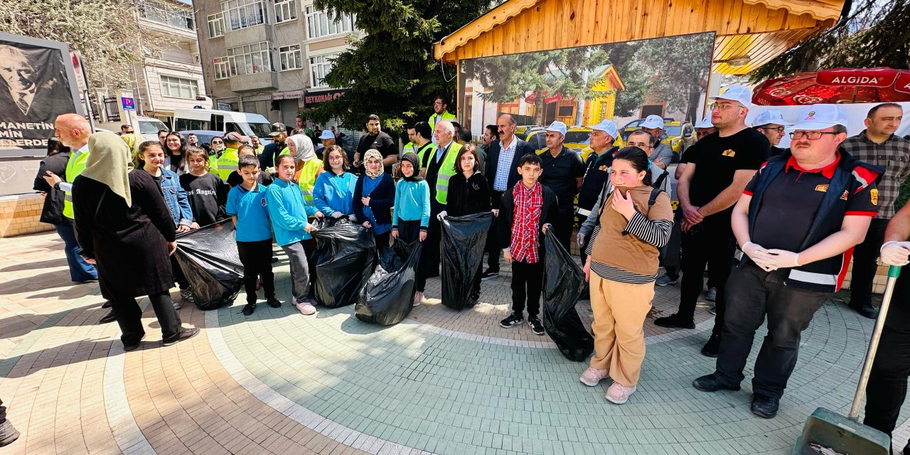 'Sakin Şehir' Şavşat'ta, Temizlik Seferberliği; Sokak Sokak Çöp Topladılar