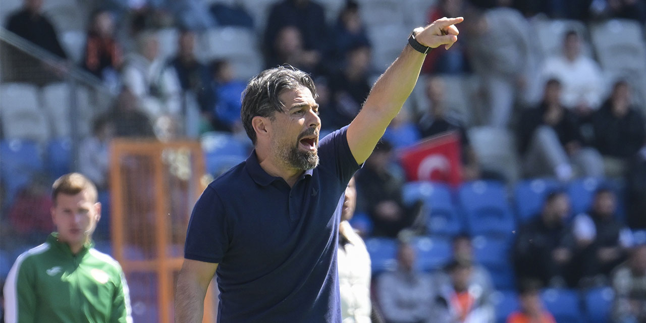 İlhan Palut: "Bu mağlubiyeti bir kırılma değil de sadece 3 puan kaybı noktasında tutmamız gerek"